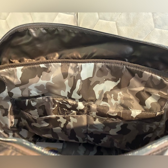 NWT lug Ferry XL SE expandable carry-all tote bag in metallic espresso - Picture 8 of 9